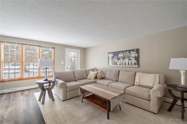 27 Wellington Court North, Amherst, NY 14221