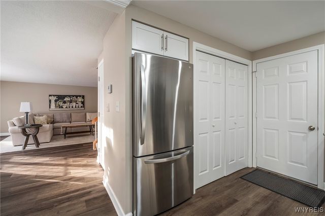 27 Wellington Court North, Amherst, NY 14221