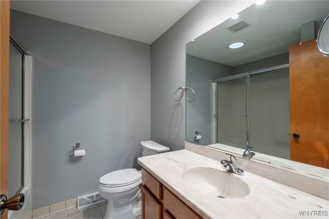 27 Wellington Court North, Amherst, NY 14221