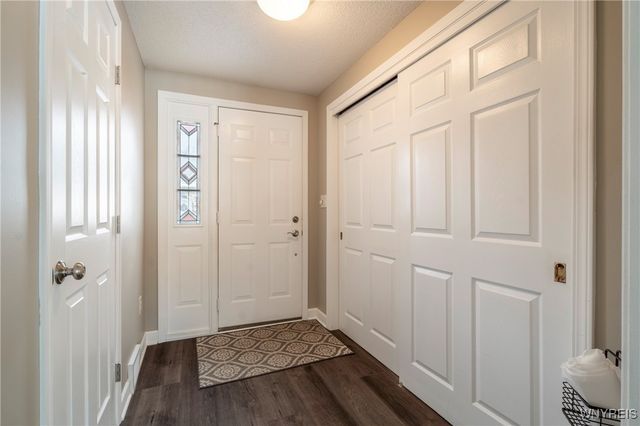 27 Wellington Court North, Amherst, NY 14221