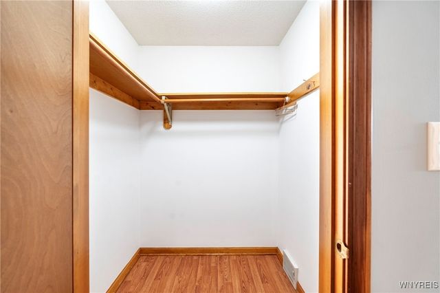 27 Wellington Court North, Amherst, NY 14221