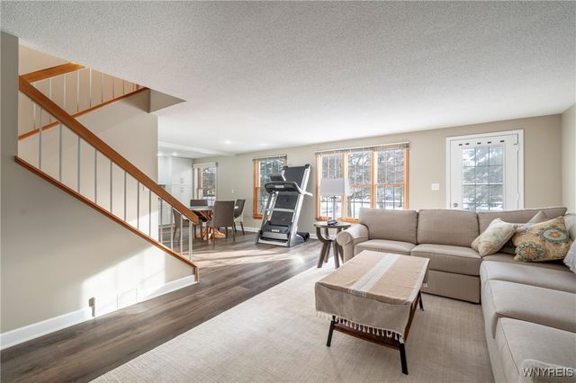 27 Wellington Court North, Amherst, NY 14221