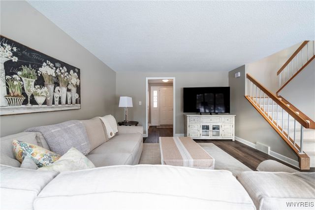 27 Wellington Court North, Amherst, NY 14221