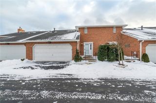 27 Wellington Court North, Amherst, NY 14221