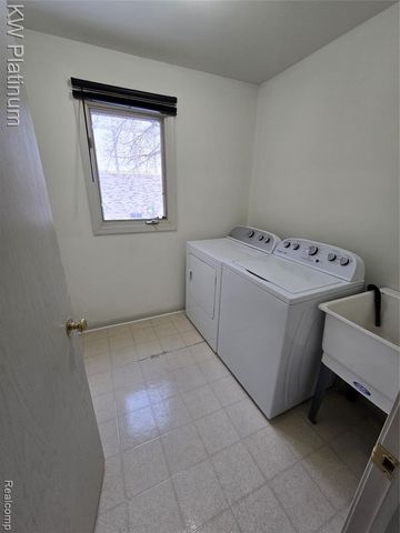 1958 Forest Mead Drive, Sterling Heights, MI 48314