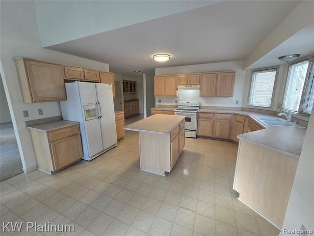 1958 Forest Mead Drive, Sterling Heights, MI 48314