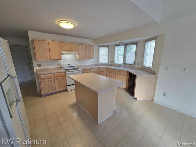 1958 Forest Mead Drive, Sterling Heights, MI 48314