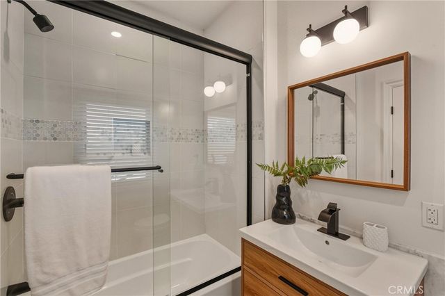 5558 Edgewood Place, Los Angeles, CA 90019