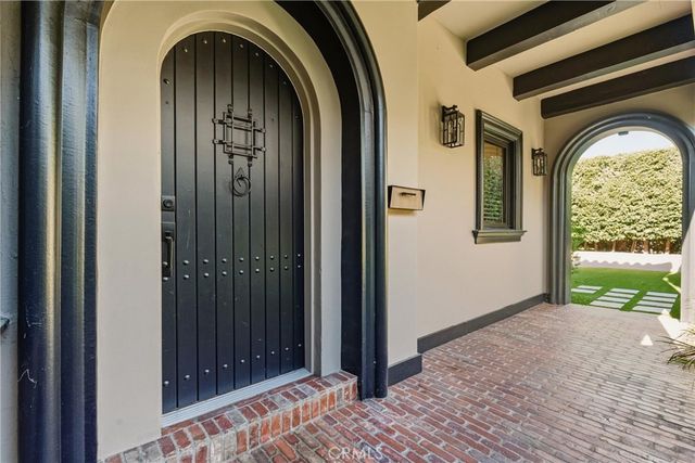 5558 Edgewood Place, Los Angeles, CA 90019