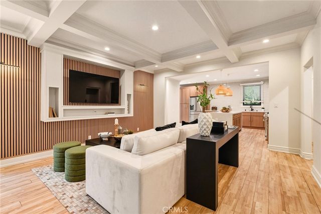5558 Edgewood Place, Los Angeles, CA 90019