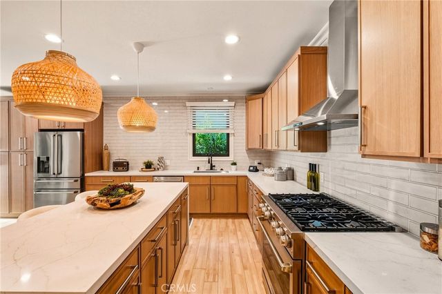 5558 Edgewood Place, Los Angeles, CA 90019