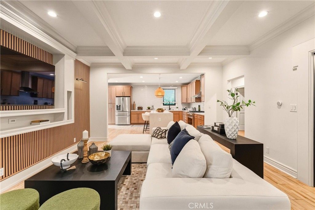 5558 Edgewood Place, Los Angeles, CA 90019