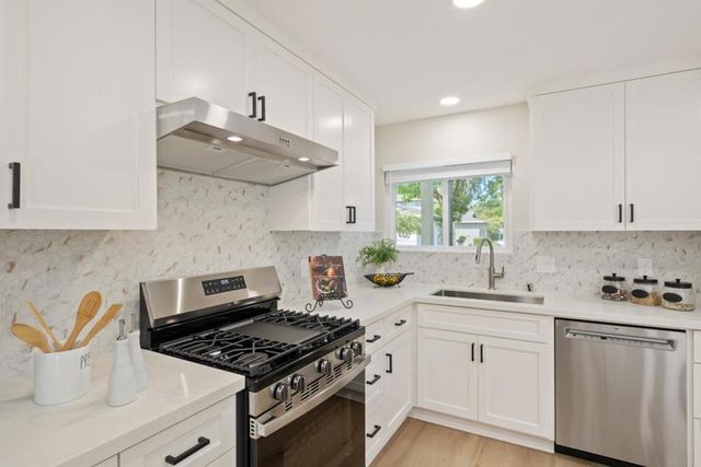 425 Poppy Place, Mountain View, CA 94043