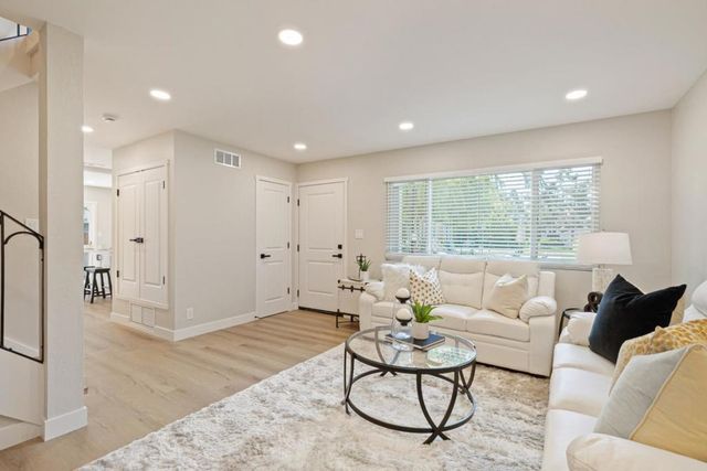 425 Poppy Place, Mountain View, CA 94043