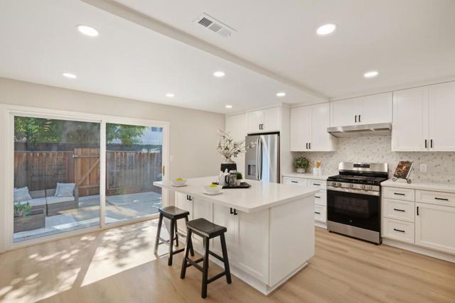425 Poppy Place, Mountain View, CA 94043