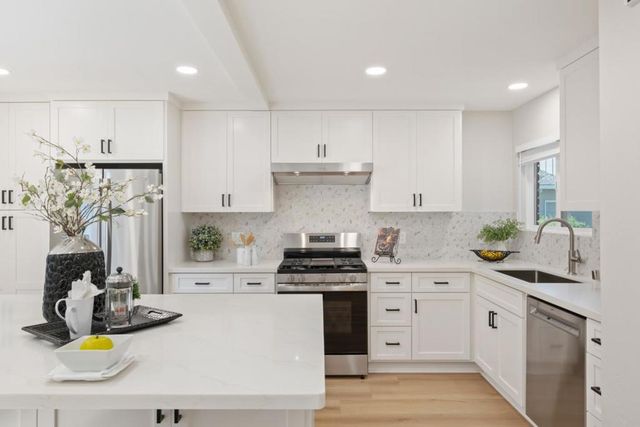 425 Poppy Place, Mountain View, CA 94043