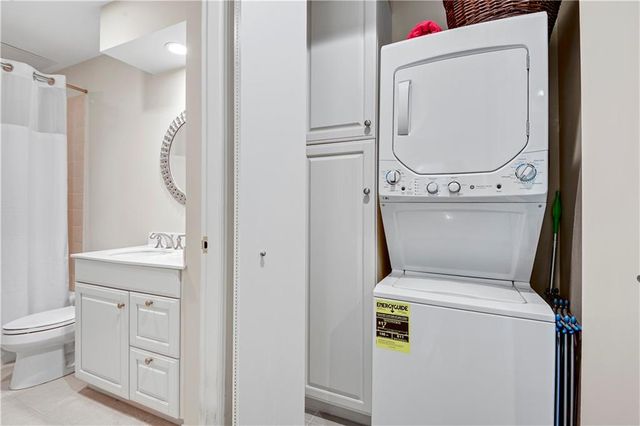 4900 Central Street 104, Kansas City, MO 64112