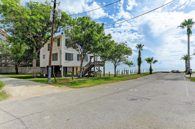 308 Bay Avenue, Kemah, TX 77565