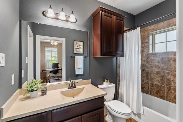 1621 W 23rd Street B, Houston, TX 77008