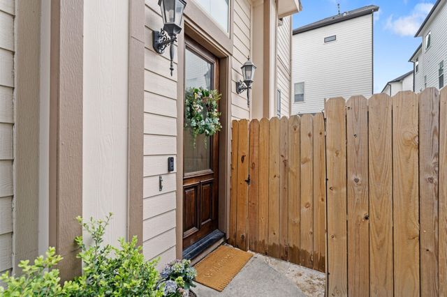 1621 W 23rd Street B, Houston, TX 77008