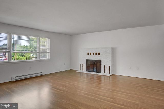 16 E BEALE AVE, Enola, PA 17025