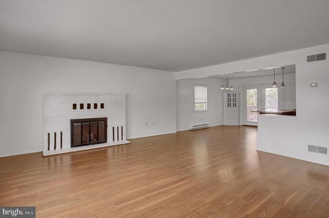 16 E BEALE AVE, Enola, PA 17025