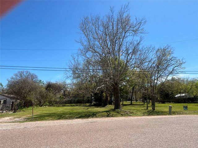 908 Chestnut Street, La Marque, TX 77568