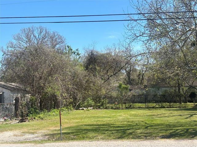 908 Chestnut Street, La Marque, TX 77568