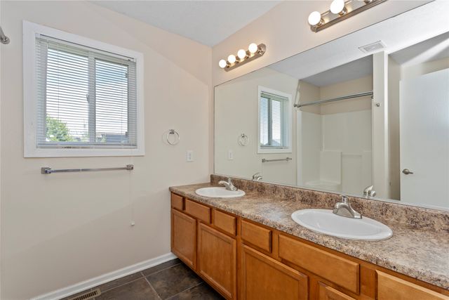 725 SE Ashton Court, Waukee, IA 50263