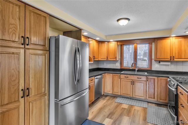 496 Meadow Drive, West Seneca, NY 14224