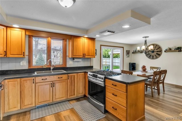 496 Meadow Drive, West Seneca, NY 14224
