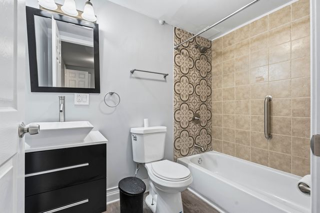 327 S Richmond Street, Chicago, IL 60612
