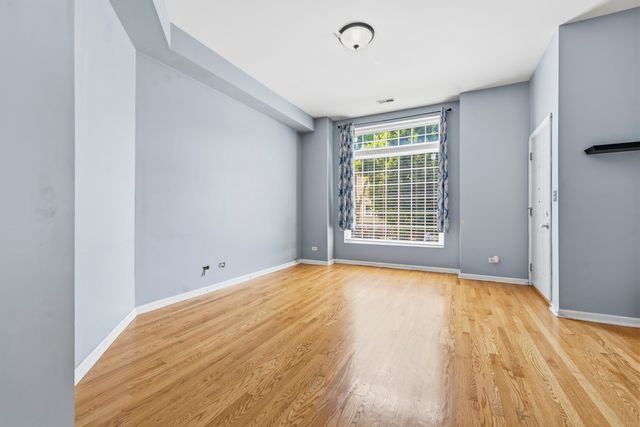 327 S Richmond Street, Chicago, IL 60612