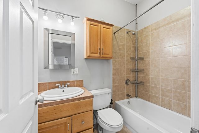 327 S Richmond Street, Chicago, IL 60612