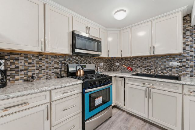 327 S Richmond Street, Chicago, IL 60612