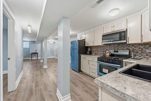 327 S Richmond Street, Chicago, IL 60612
