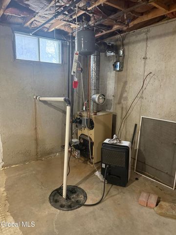 12 Clover Avenue, East Greenbush, NY 12061