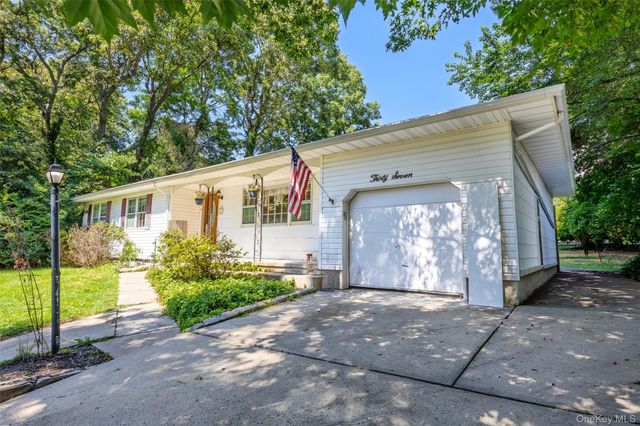 37 Black Locust Avenue, East Setauket, NY 11733