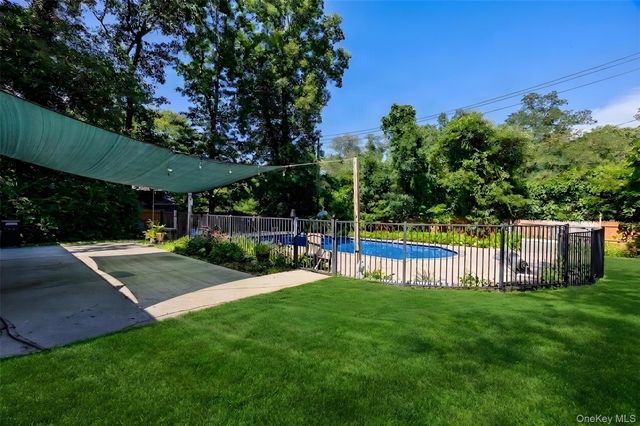 37 Black Locust Avenue, East Setauket, NY 11733