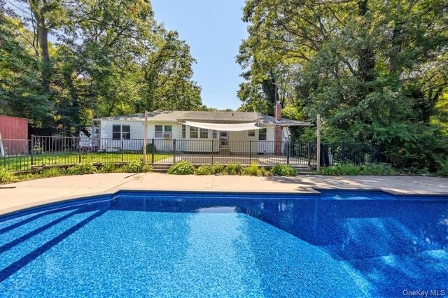 37 Black Locust Avenue, East Setauket, NY 11733