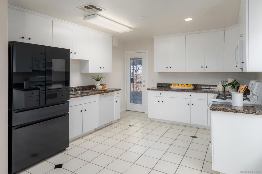 Image 14 of property listing at 1626 La Presa Ave, Spring Valley, CA 91977