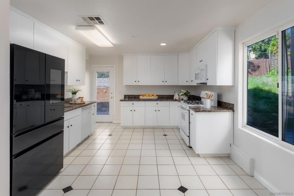 Image 16 of property listing at 1626 La Presa Ave, Spring Valley, CA 91977