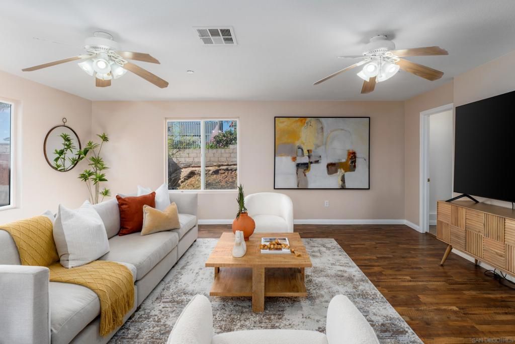 Image 4 of property listing at 1626 La Presa Ave, Spring Valley, CA 91977