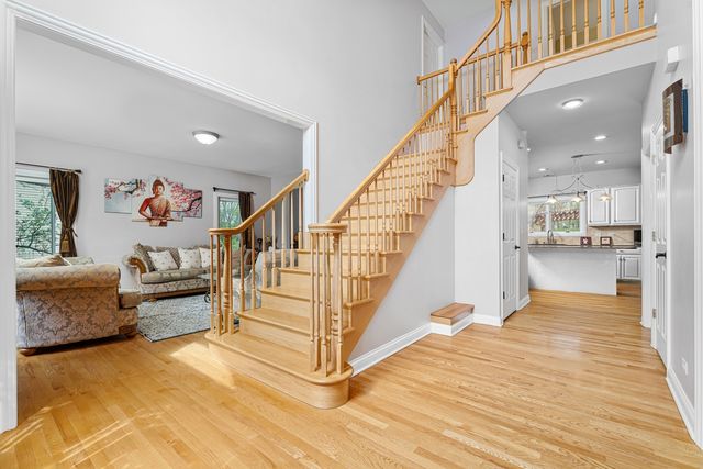 25909 N Arrowhead Drive, Mundelein, IL 60060