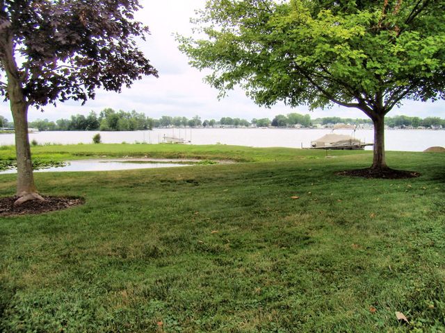 760 Ln 136 Turkey Lake, Hudson, IN 46747