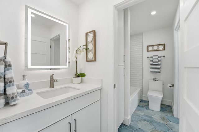1326 Hawaii Drive, Tiki Island, TX 77554