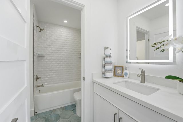 1326 Hawaii Drive, Tiki Island, TX 77554