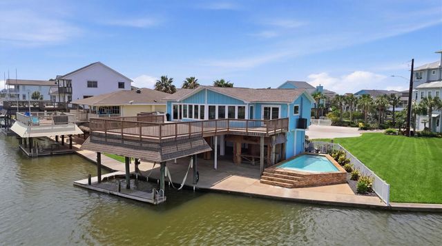 1326 Hawaii Drive, Tiki Island, TX 77554