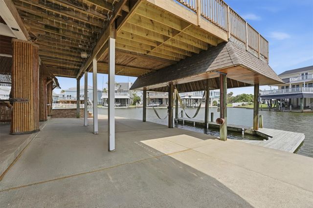 1326 Hawaii Drive, Tiki Island, TX 77554