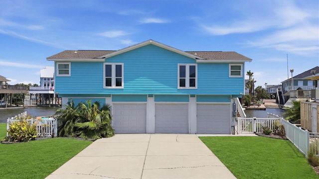 1326 Hawaii Drive, Tiki Island, TX 77554